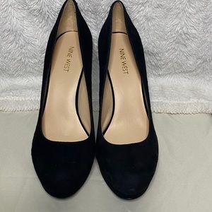 ***SOLD*** NINE WEST-Black Velvet, 4” Heels